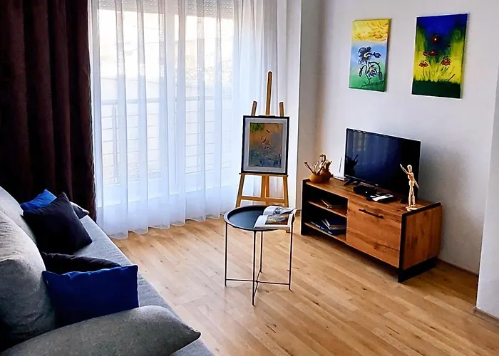 Modern & Stylish - Art Atelier Apartment
